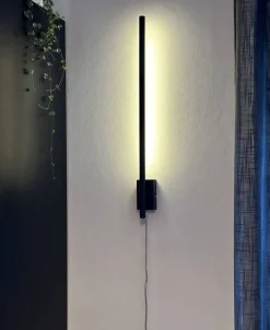 Aneta Lighting LED-seinävalaisin Stecco musta