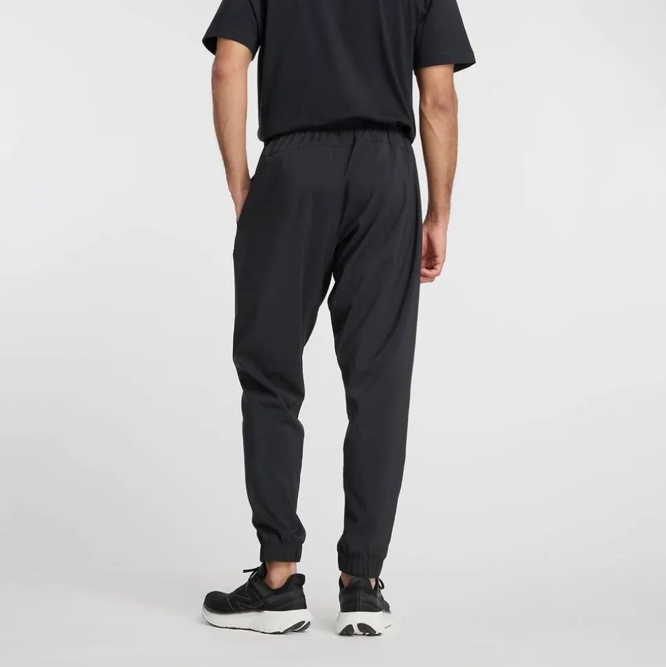 New Balance treenihousut Sport Essentials Woven Jogger