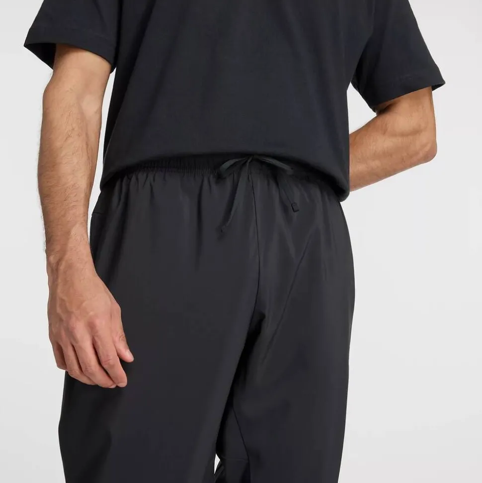 New Balance treenihousut Sport Essentials Woven Jogger