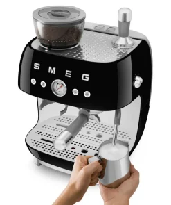 Smeg espressokeitin myllyllä EGF03BLEU musta