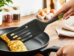 Tefal paistolasta leikkuureunalla Essential 2in1