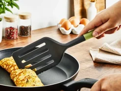 Tefal paistolasta leikkuureunalla Essential 2in1