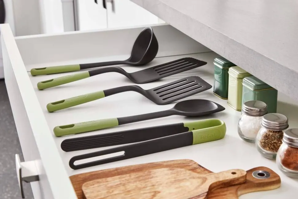 Tefal paistolasta leikkuureunalla Essential 2in1