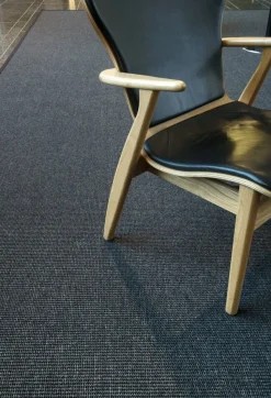 VM-Carpet Esmeralda 79 musta, 133*200 cm, kantti 020 B